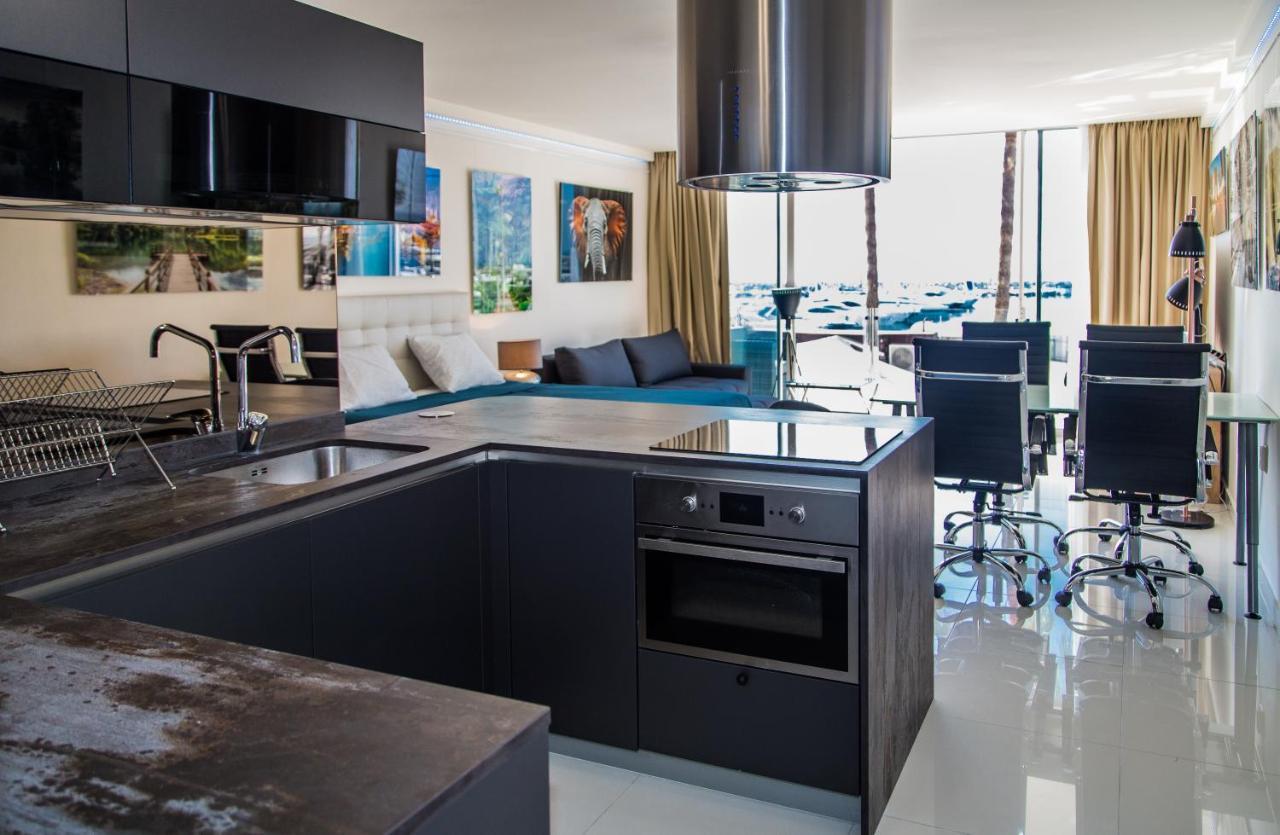 Apartemen First Line P. Banus Sleeps 4