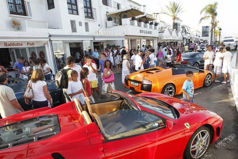 First Line P. Banus Sleeps 4 Apartemen