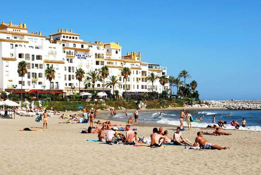 First Line P. Banus Sleeps 4 Apartemen *